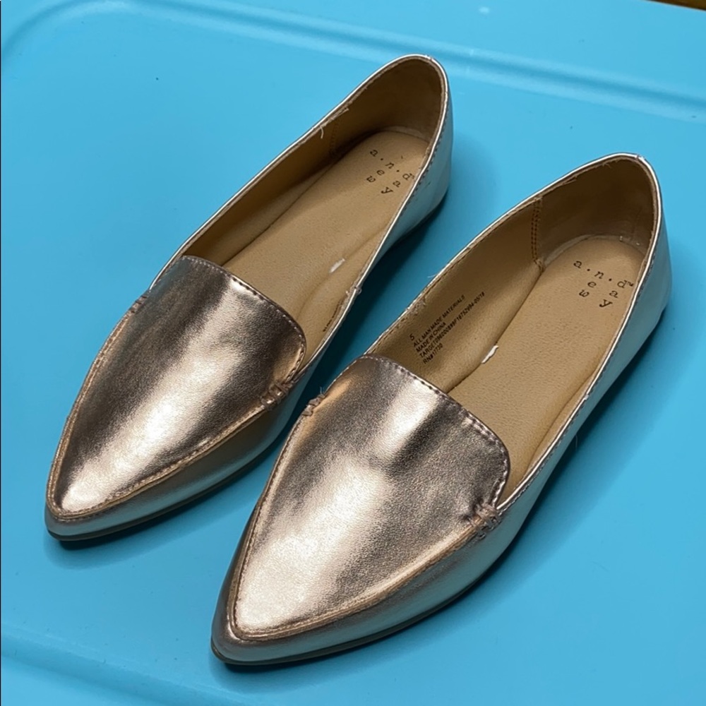 Pointy toe loafers